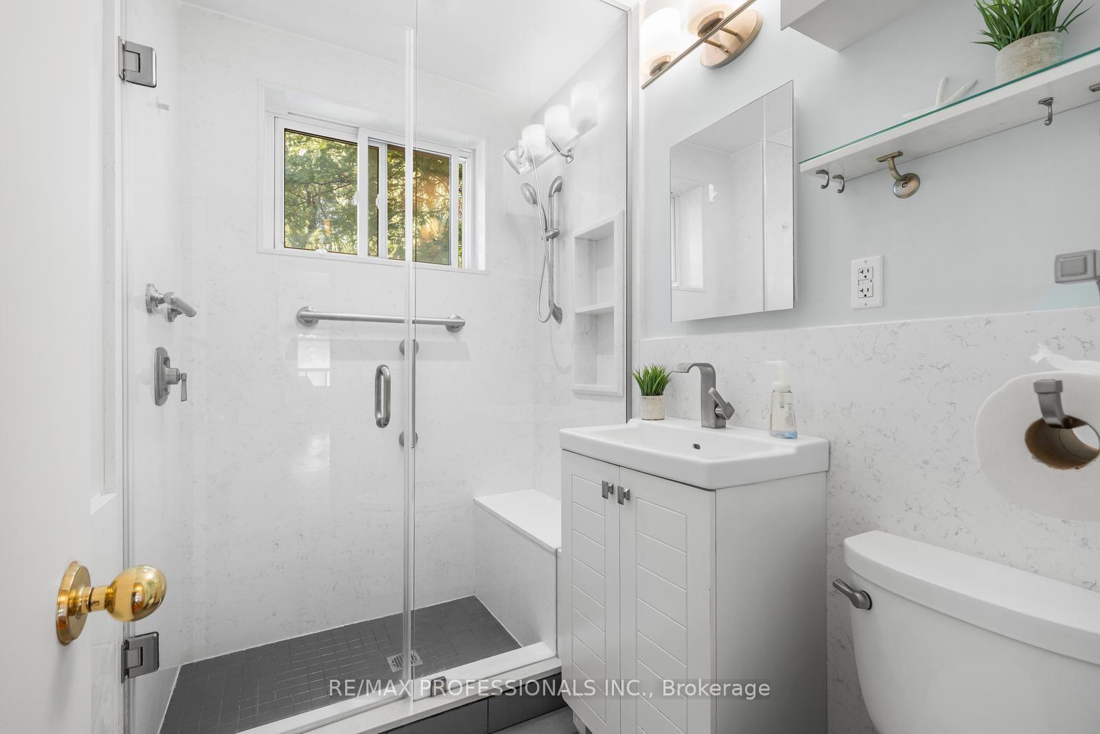 Photo 13 of 25 Hardwick Court, Etobicoke, Eringate-Centennial-West Deane — HOMEH