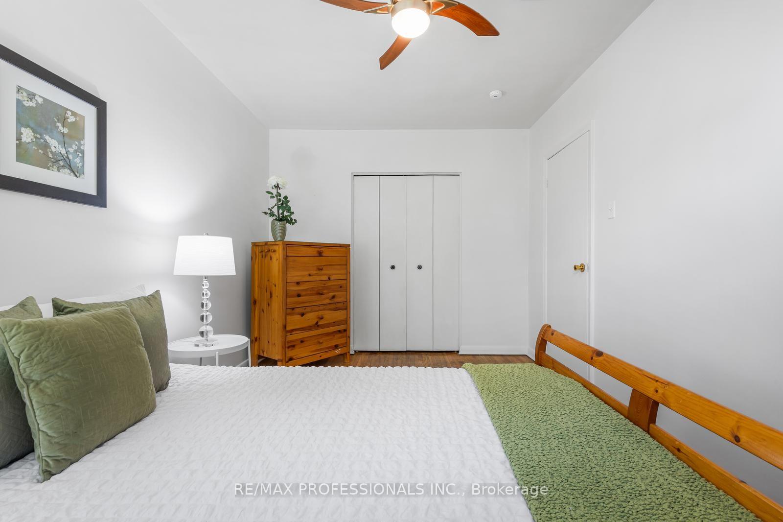 Photo 16 of 25 Hardwick Court, Etobicoke, Eringate-Centennial-West Deane — HOMEH