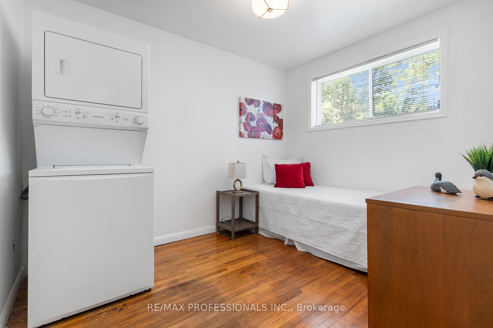 Photo 17 of 25 Hardwick Court, Etobicoke, Eringate-Centennial-West Deane — HOMEH