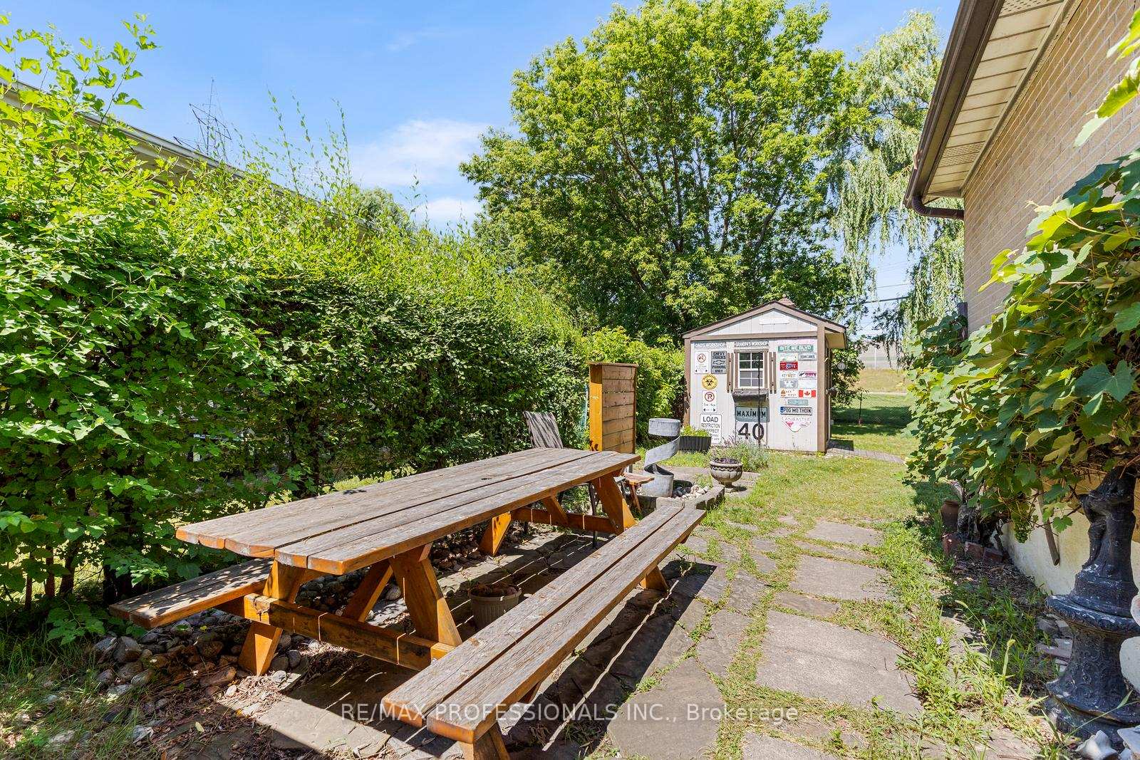 Photo 24 of 25 Hardwick Court, Etobicoke, Eringate-Centennial-West Deane — HOMEH