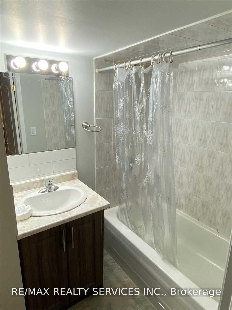 Photo 7 of Unit Bsmt, 26 Swennen Drive, Brampton, Brampton North — HOMEH