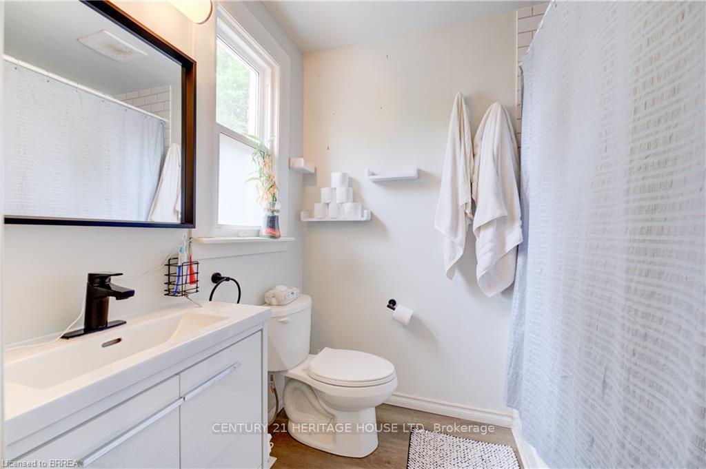 Photo 4 of Unit 1, 174 Darling Street, Brantford, Downtown Core — HOMEH