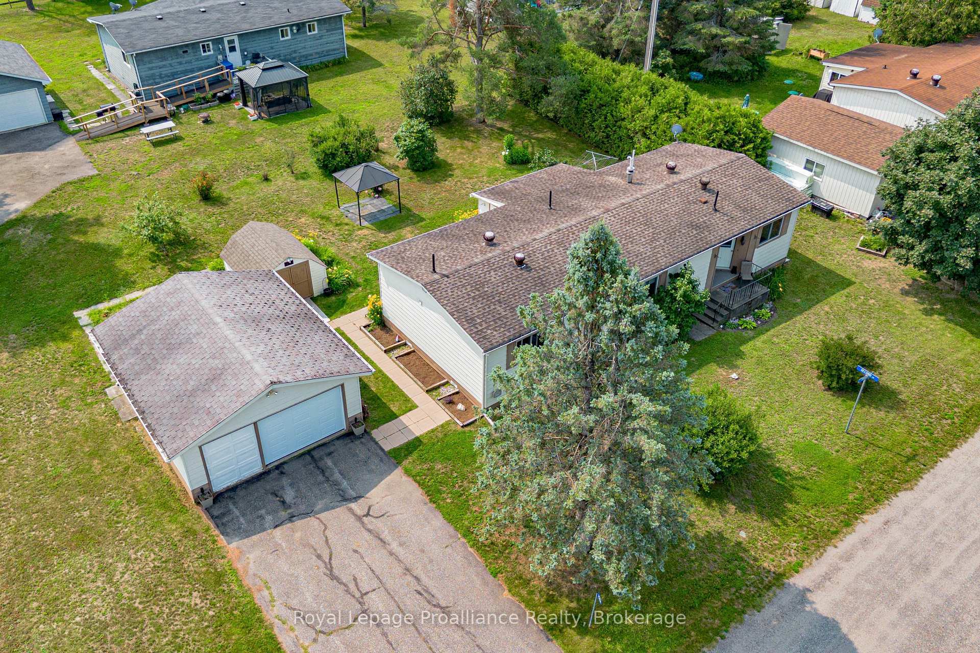 Photo 4 of 1064 Eighth Lane, Minden Hills, Lutterworth — HOMEH