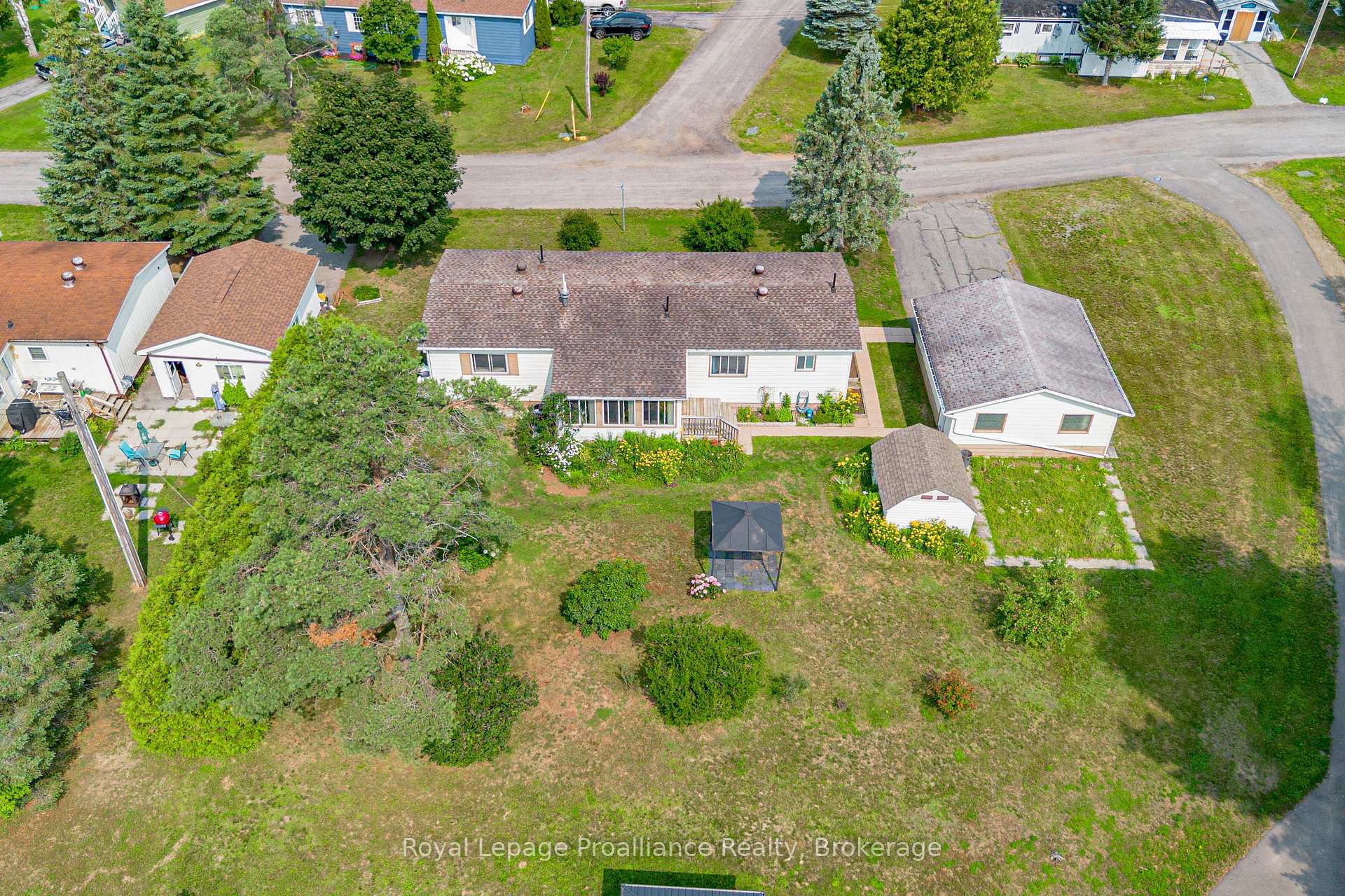 Photo 6 of 1064 Eighth Lane, Minden Hills, Lutterworth — HOMEH