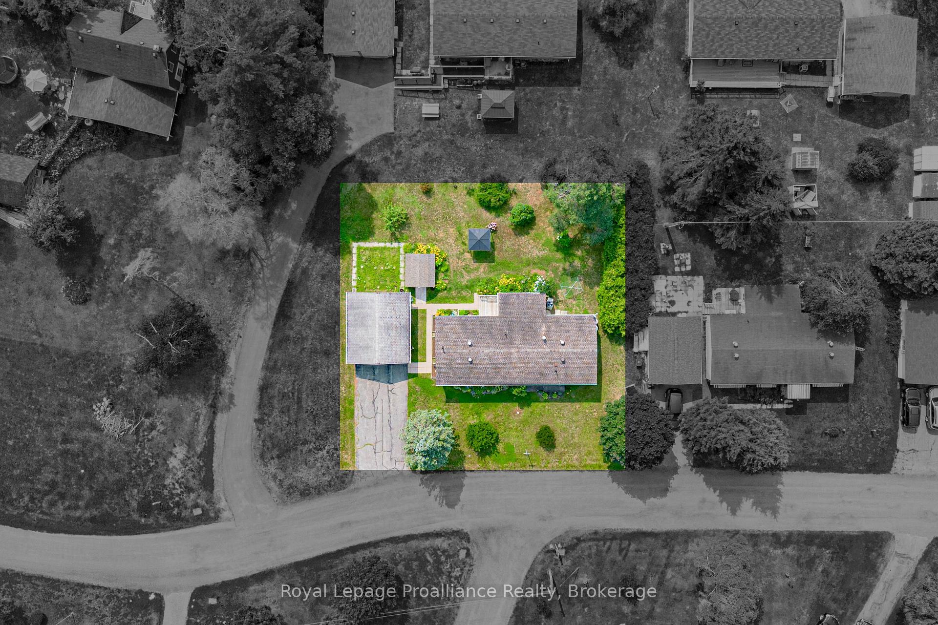 Photo 8 of 1064 Eighth Lane, Minden Hills, Lutterworth — HOMEH