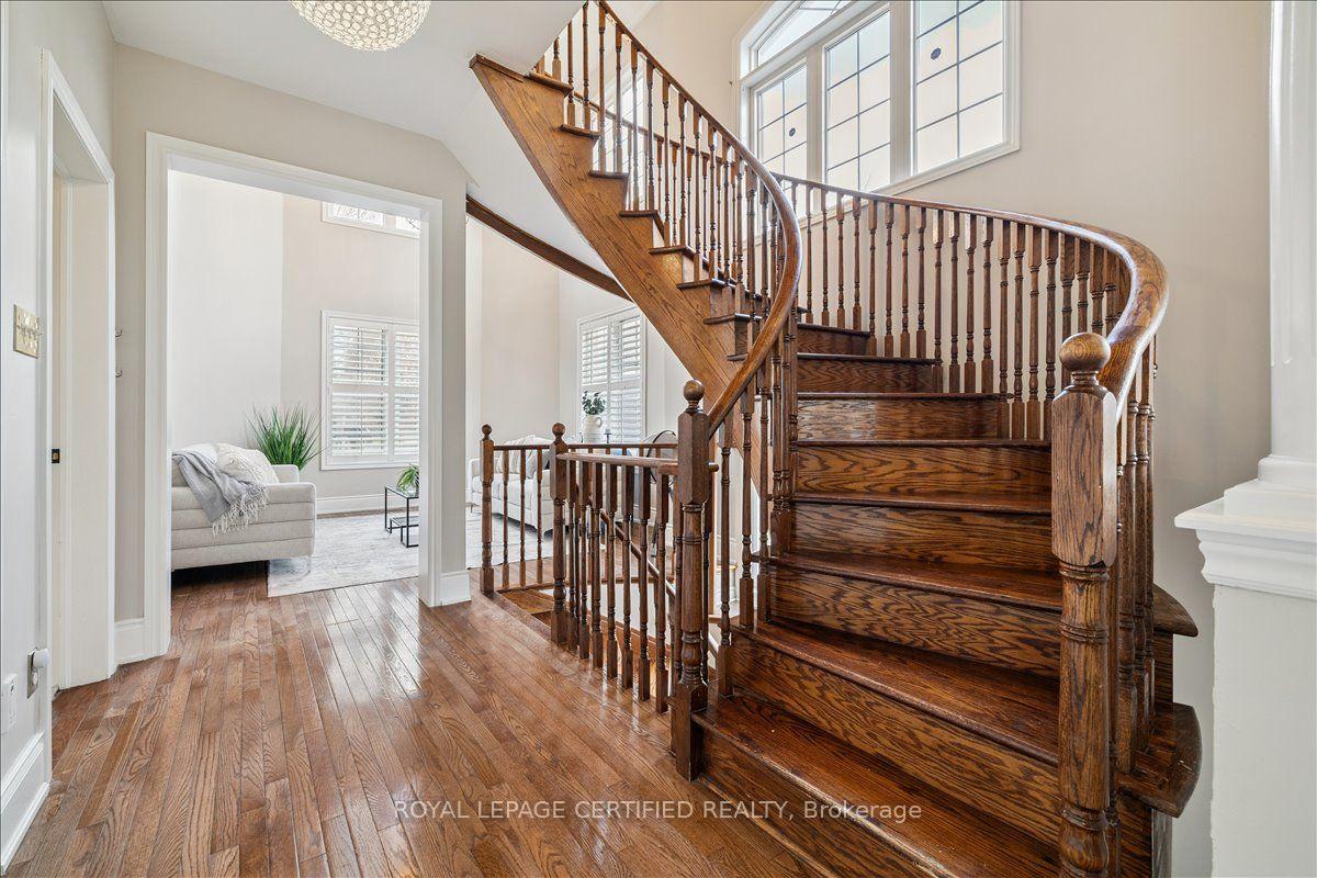 Photo 7 of 2523 Highmount Crescent, Oakville, Westmount — HOMEH