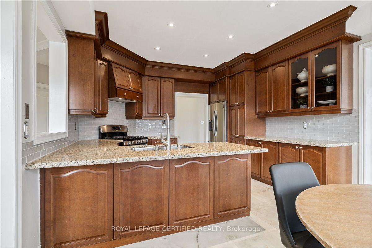 Photo 20 of 2523 Highmount Crescent, Oakville, Westmount — HOMEH