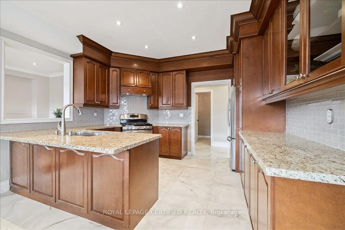 Photo 19 of 2523 Highmount Crescent, Oakville, Westmount — HOMEH