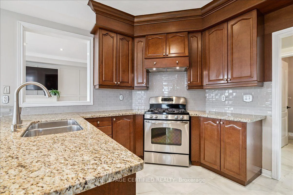 Photo 22 of 2523 Highmount Crescent, Oakville, Westmount — HOMEH