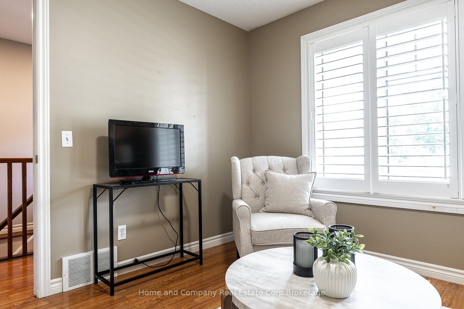 Photo 6 of 354 Dufferin Street, Stratford — HOMEH