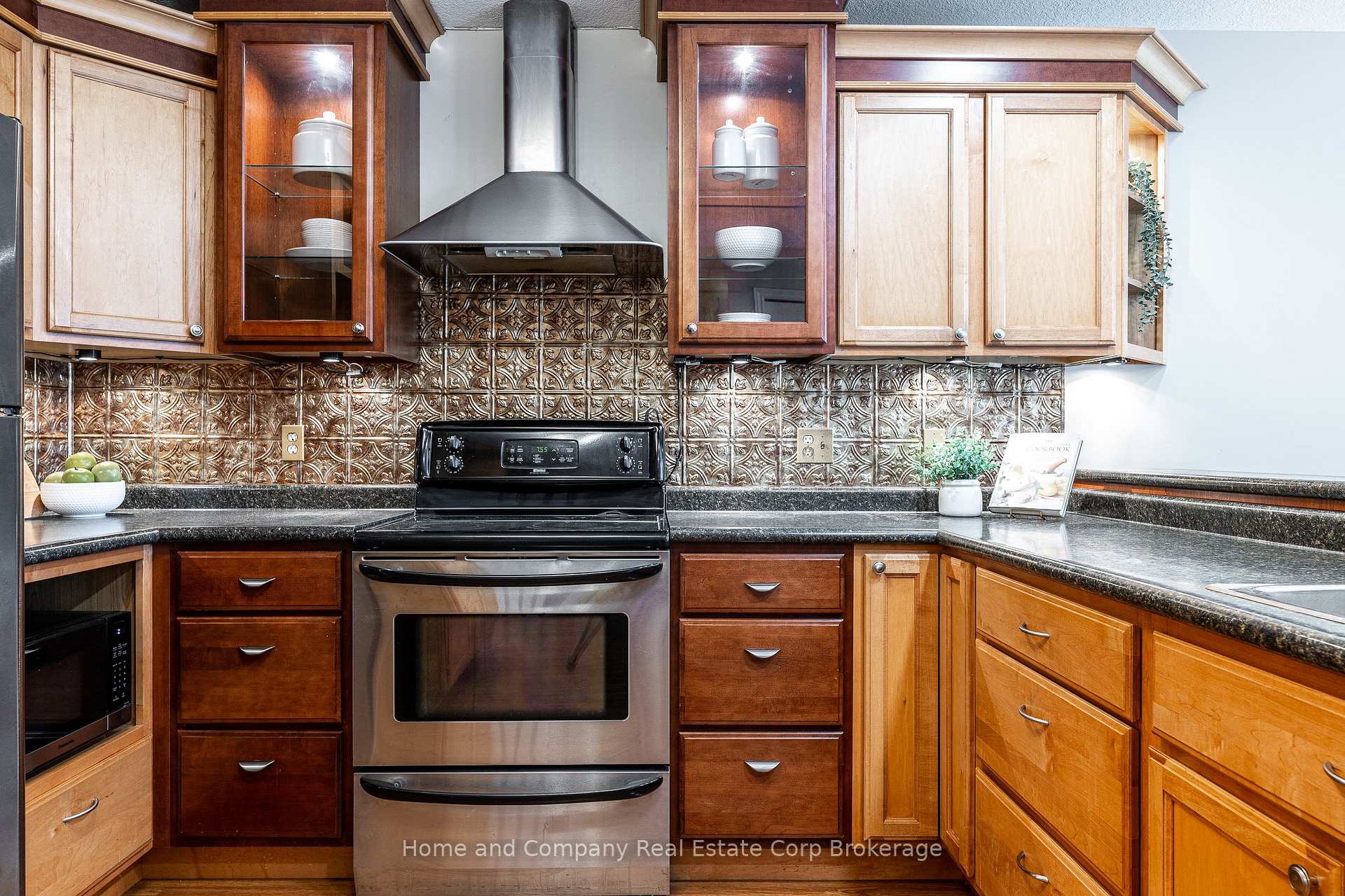 Photo 8 of 354 Dufferin Street, Stratford — HOMEH