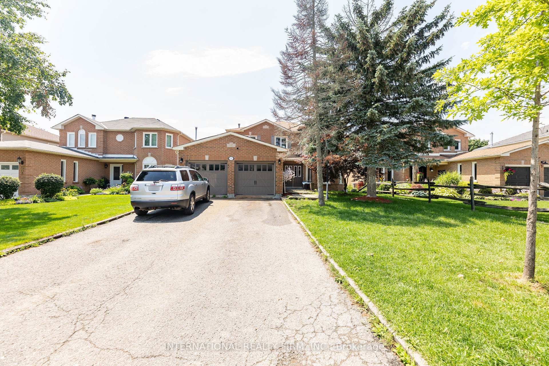 Photo 2 of 2 Hook Court, Barrie, West Bayfield — HOMEH