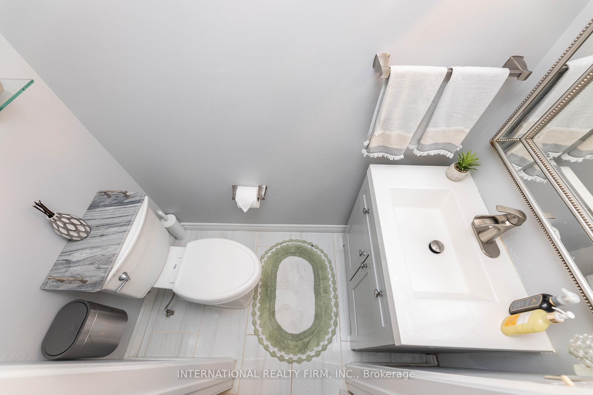 Photo 11 of 2 Hook Court, Barrie, West Bayfield — HOMEH