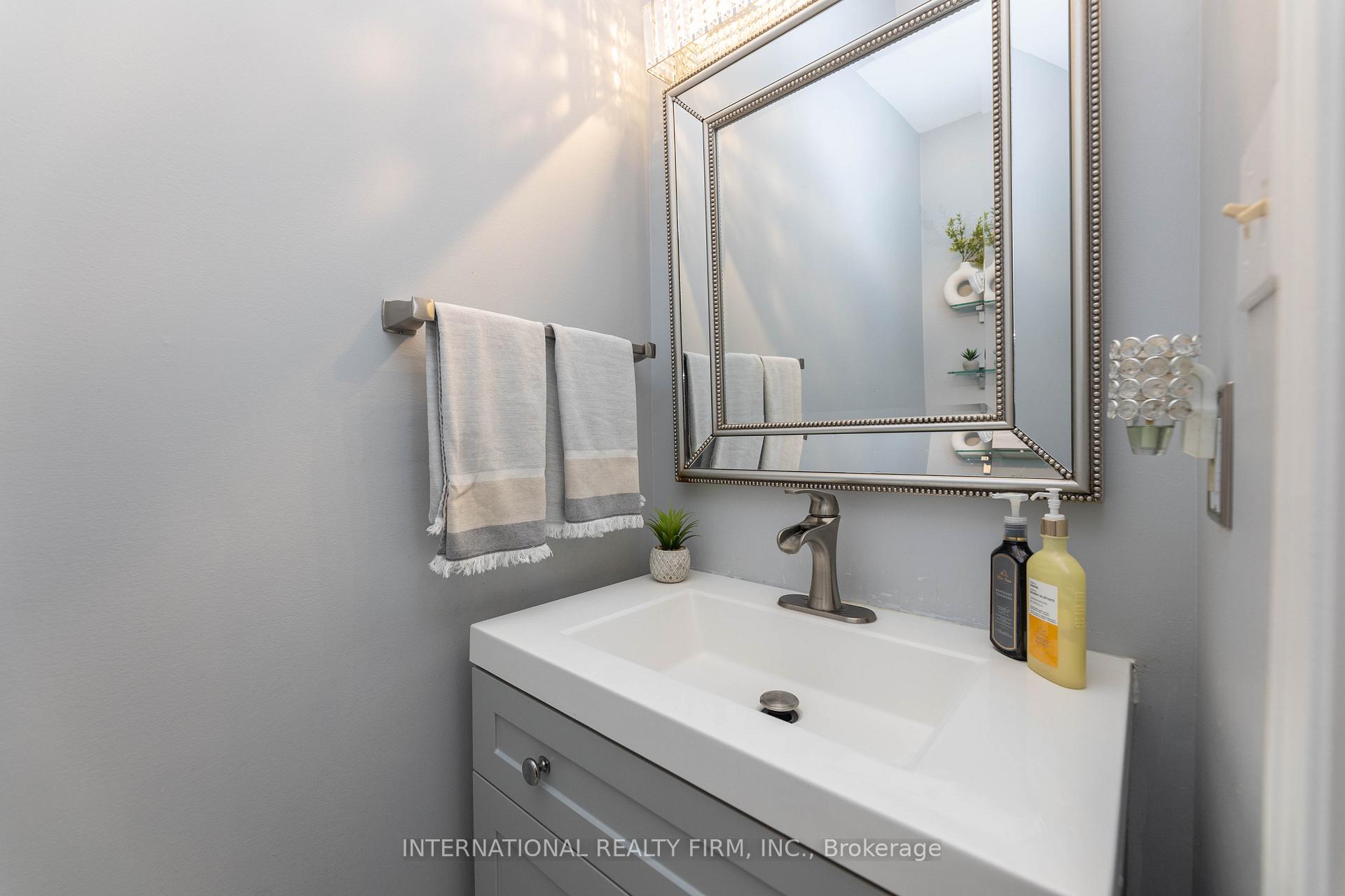 Photo 12 of 2 Hook Court, Barrie, West Bayfield — HOMEH