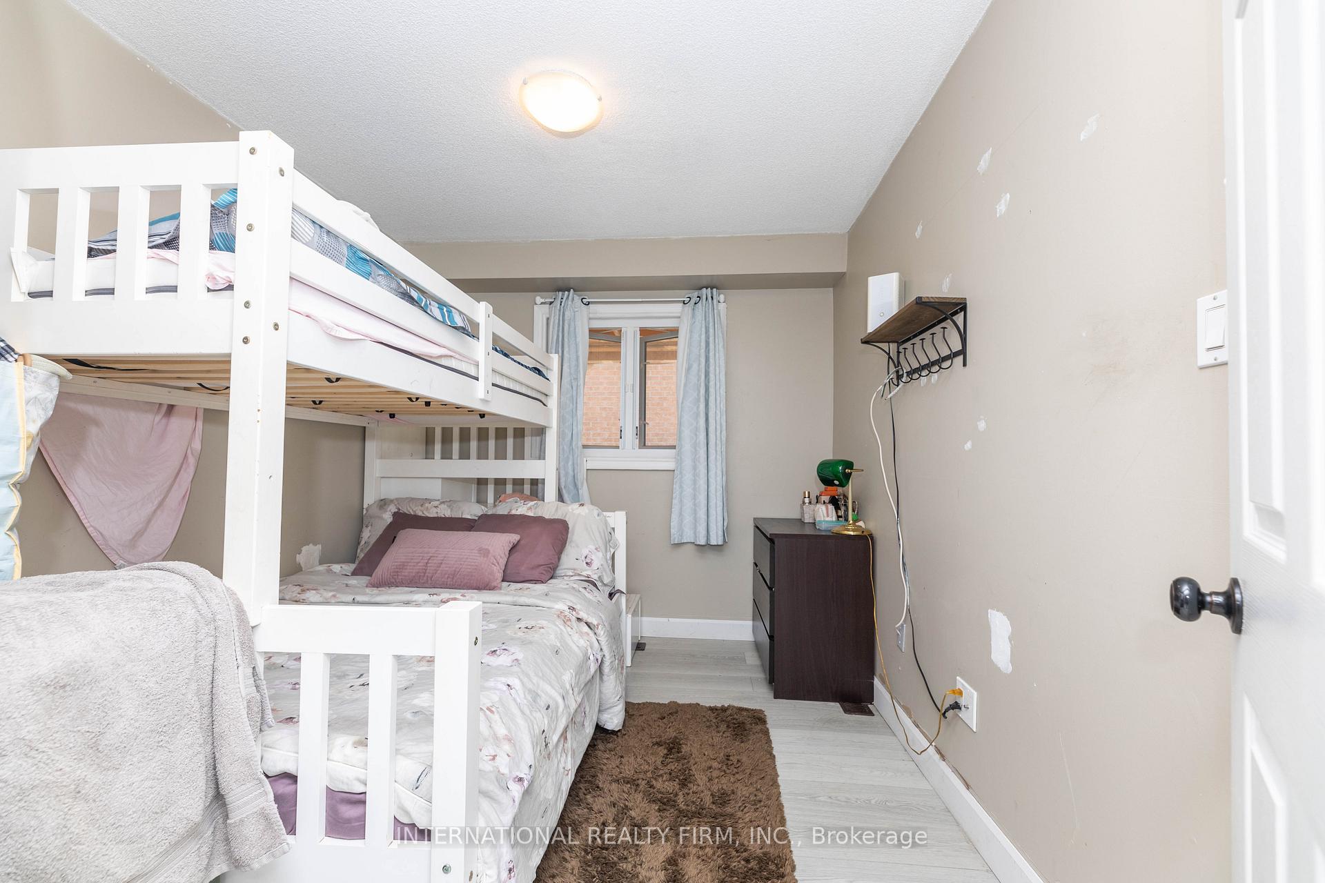 Photo 13 of 2 Hook Court, Barrie, West Bayfield — HOMEH