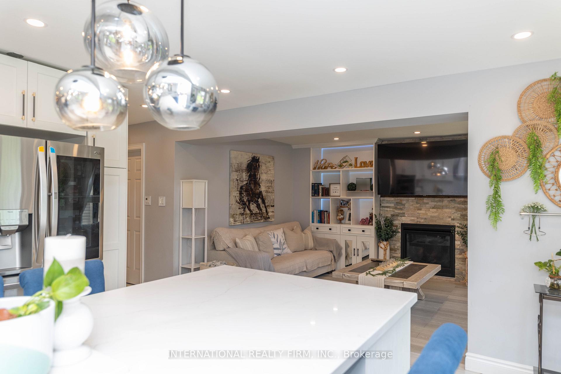 Photo 14 of 2 Hook Court, Barrie, West Bayfield — HOMEH