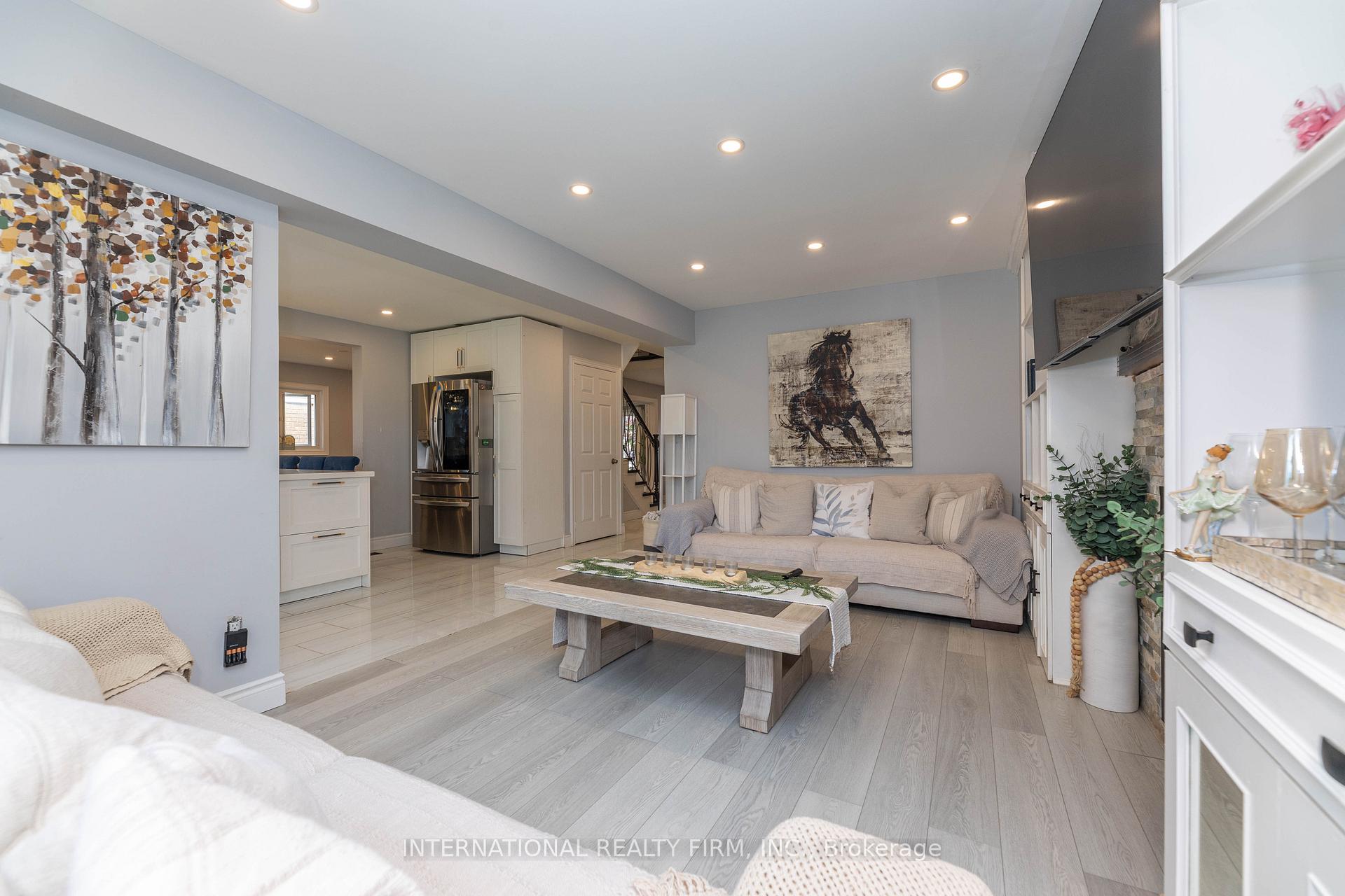 Photo 16 of 2 Hook Court, Barrie, West Bayfield — HOMEH