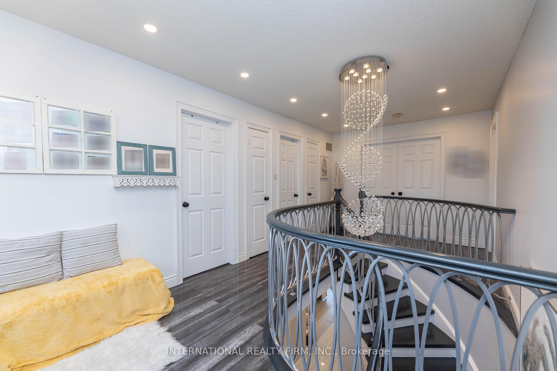 Photo 24 of 2 Hook Court, Barrie, West Bayfield — HOMEH