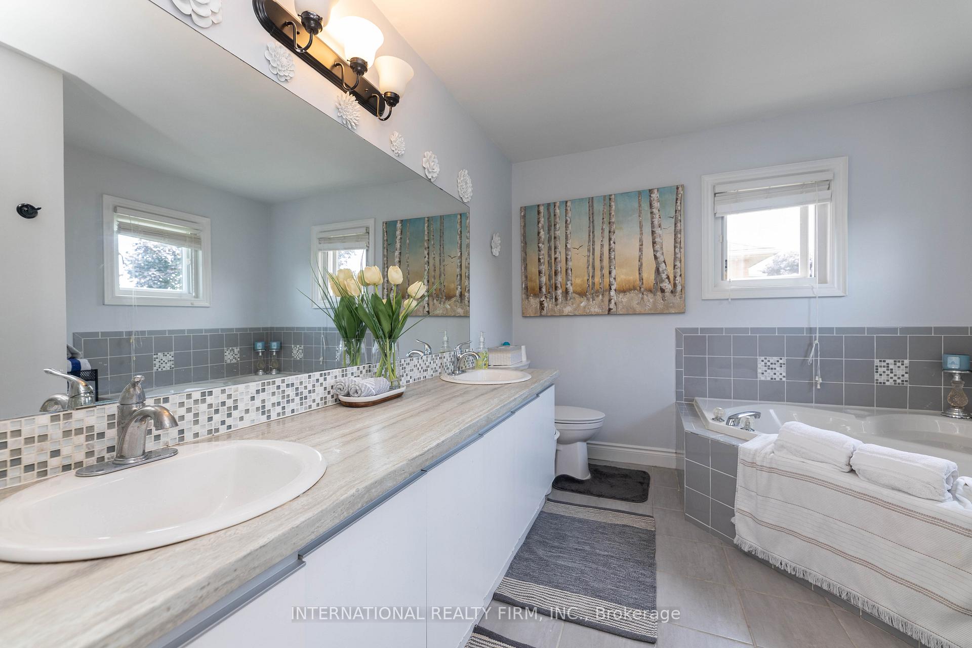 Photo 25 of 2 Hook Court, Barrie, West Bayfield — HOMEH