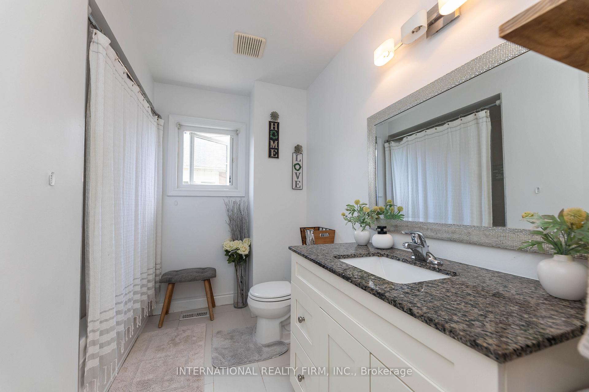 Photo 30 of 2 Hook Court, Barrie, West Bayfield — HOMEH