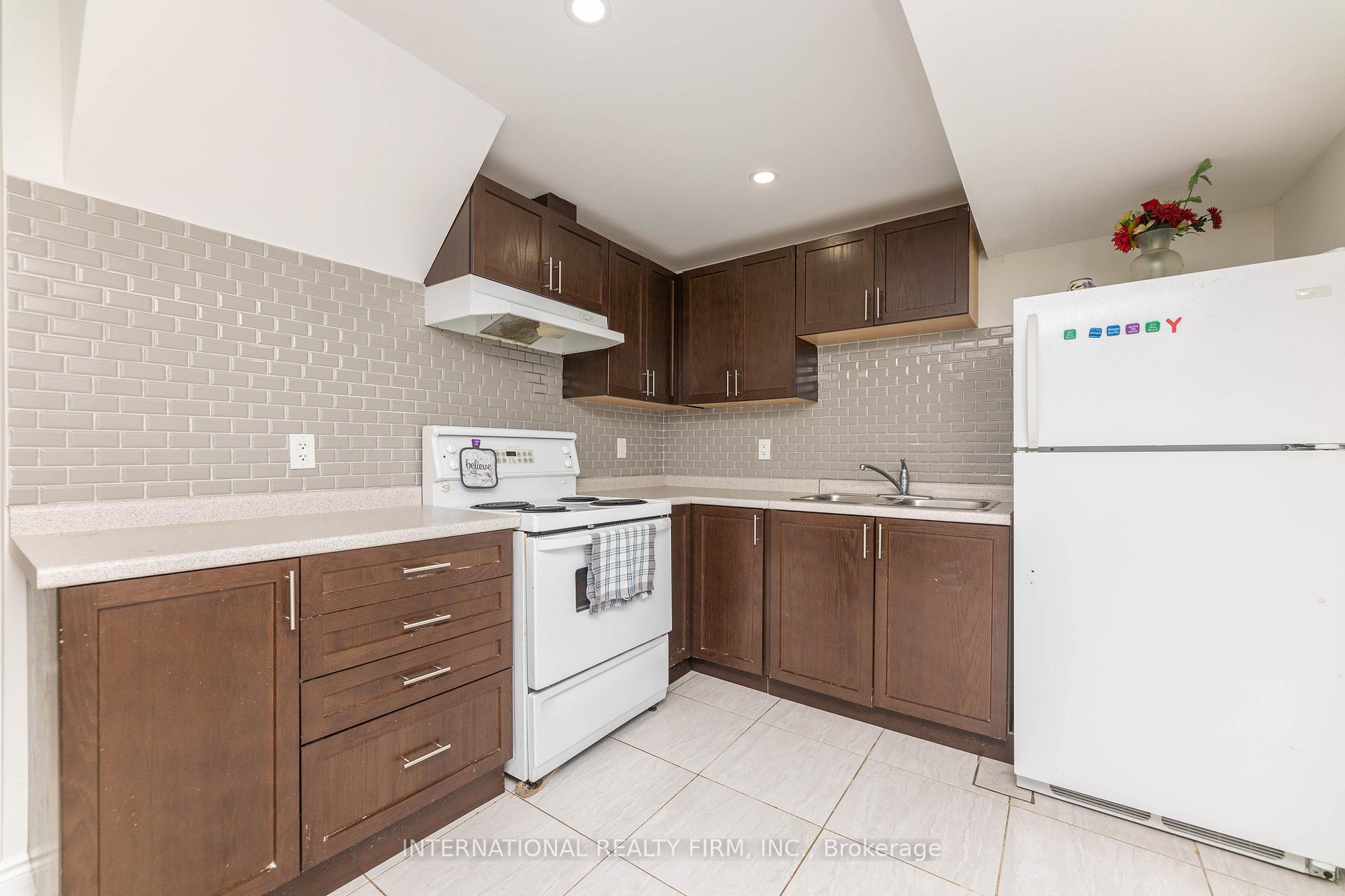 Photo 39 of 2 Hook Court, Barrie, West Bayfield — HOMEH