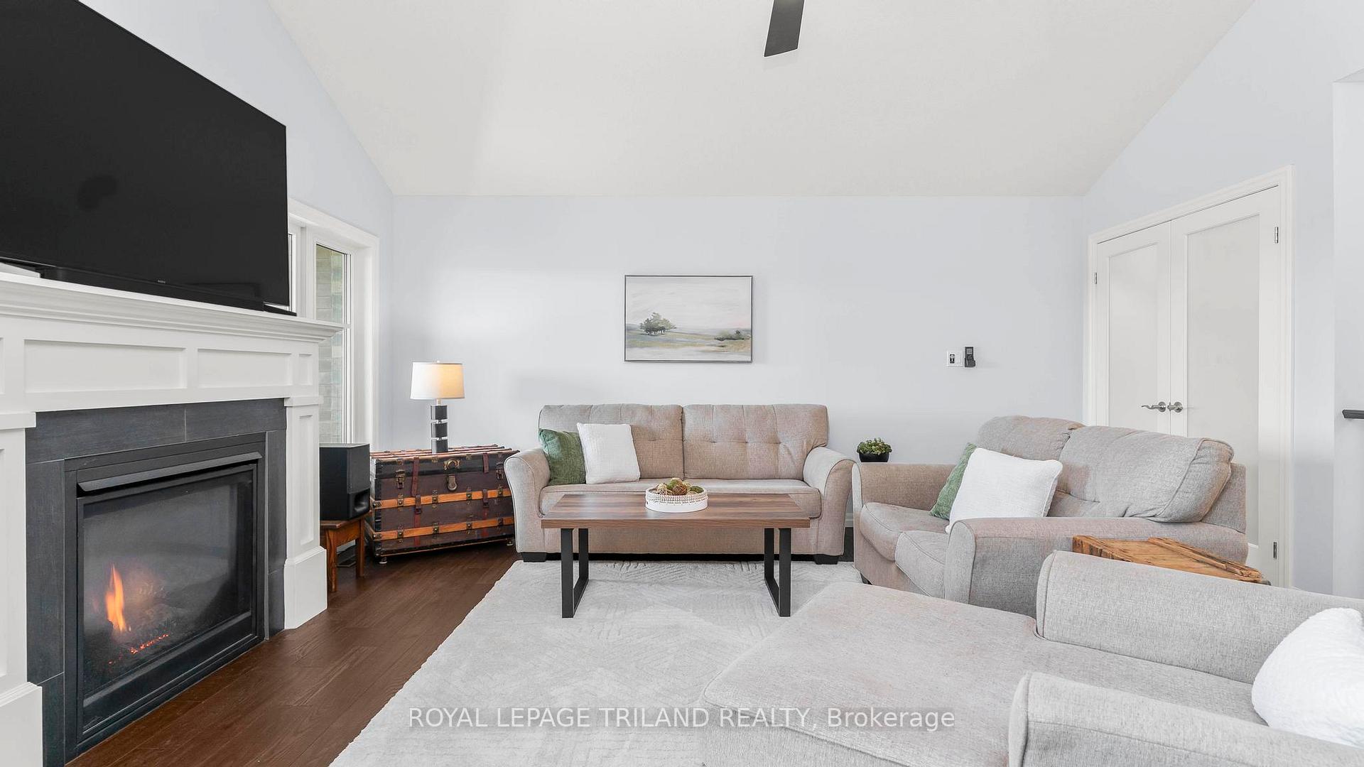 Photo 7 of 8 Melrose Court, St. Thomas — HOMEH