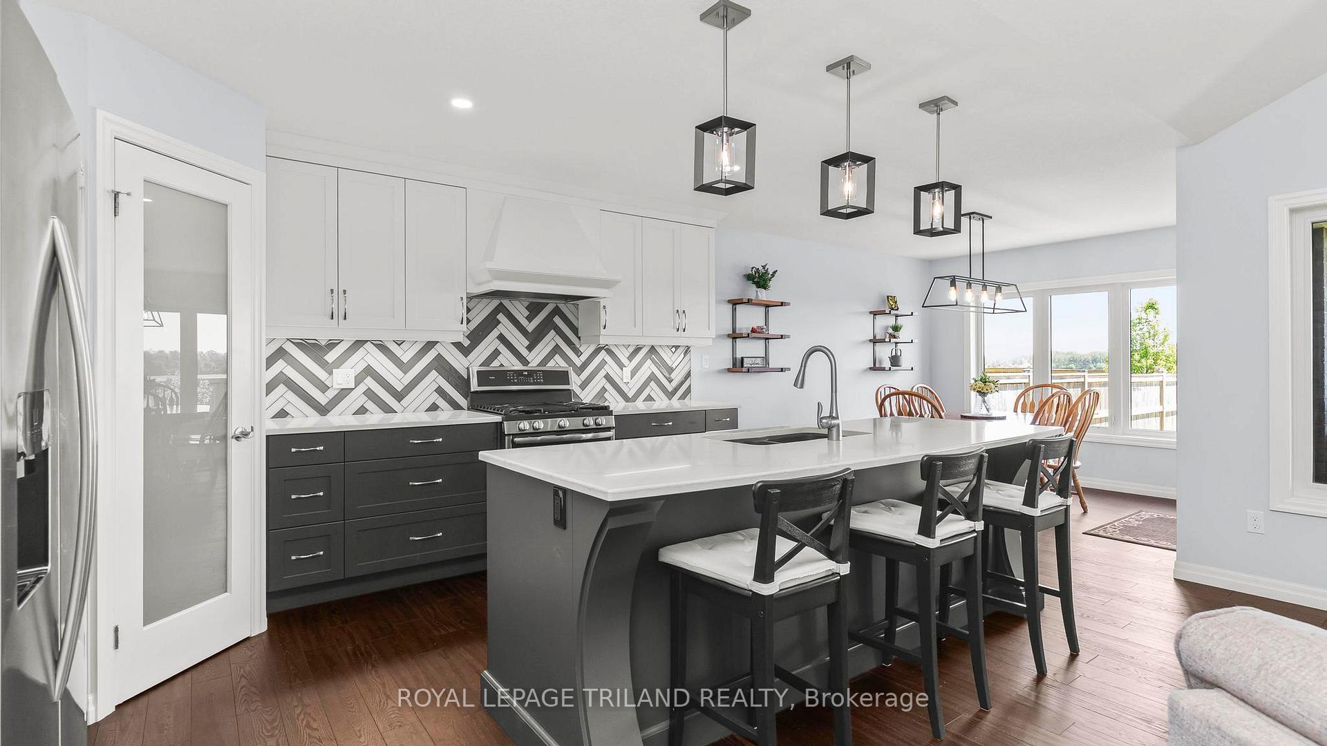 Photo 10 of 8 Melrose Court, St. Thomas — HOMEH
