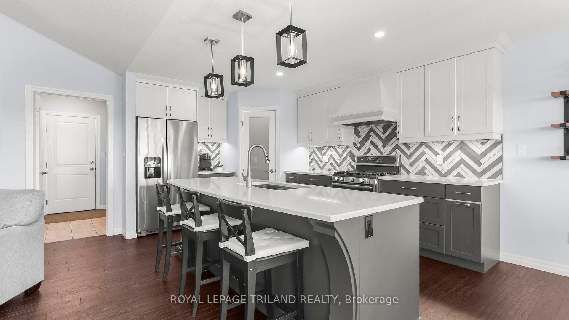 Photo 11 of 8 Melrose Court, St. Thomas — HOMEH