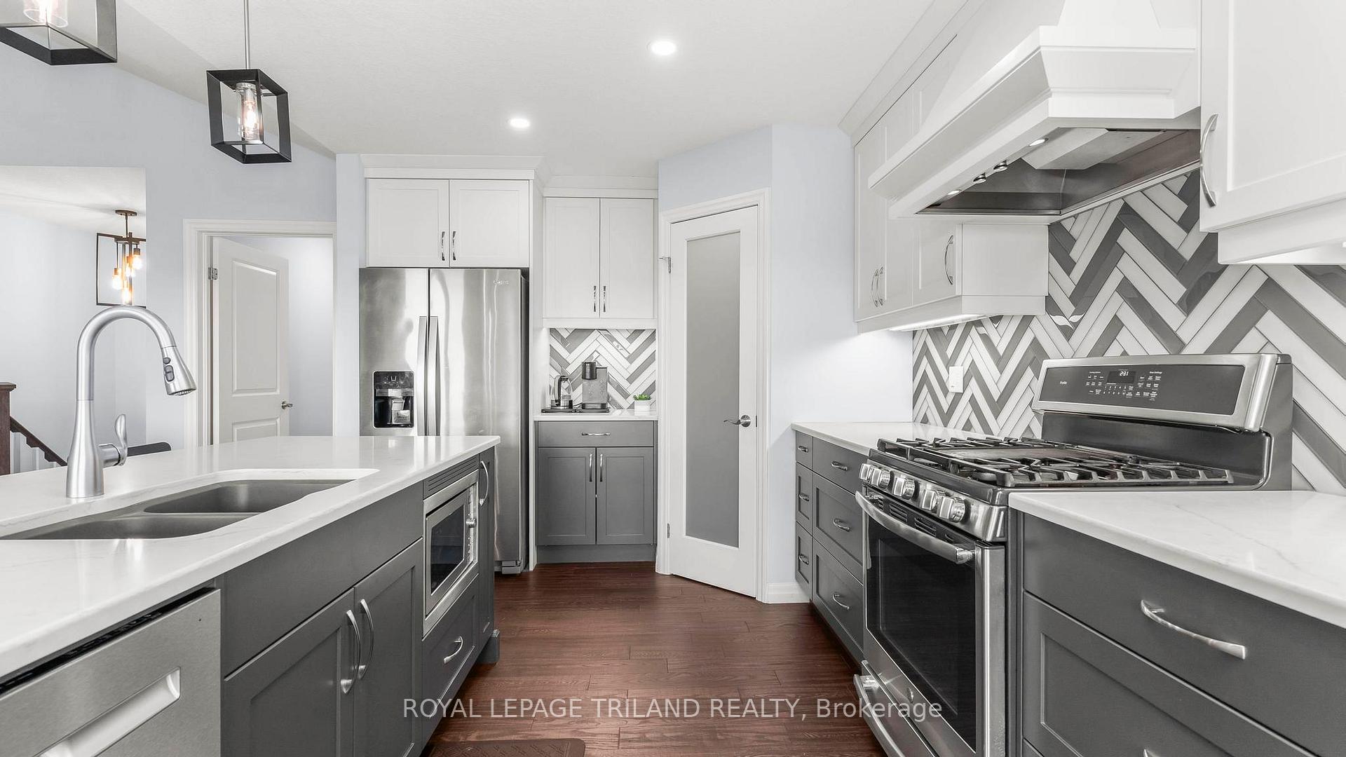 Photo 12 of 8 Melrose Court, St. Thomas — HOMEH