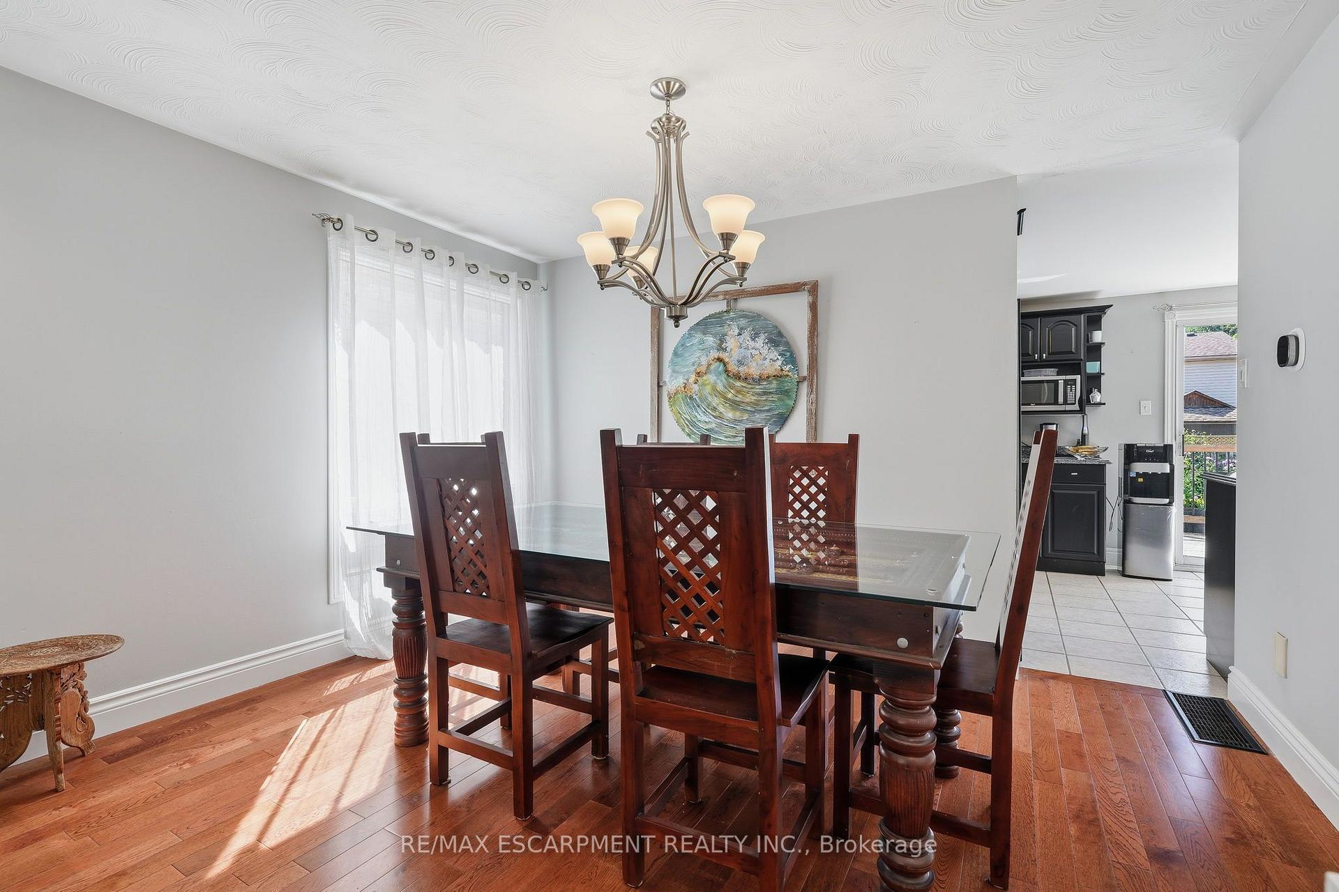 Photo 8 of 25 Winter Way, Brantford, Lion's Park — HOMEH