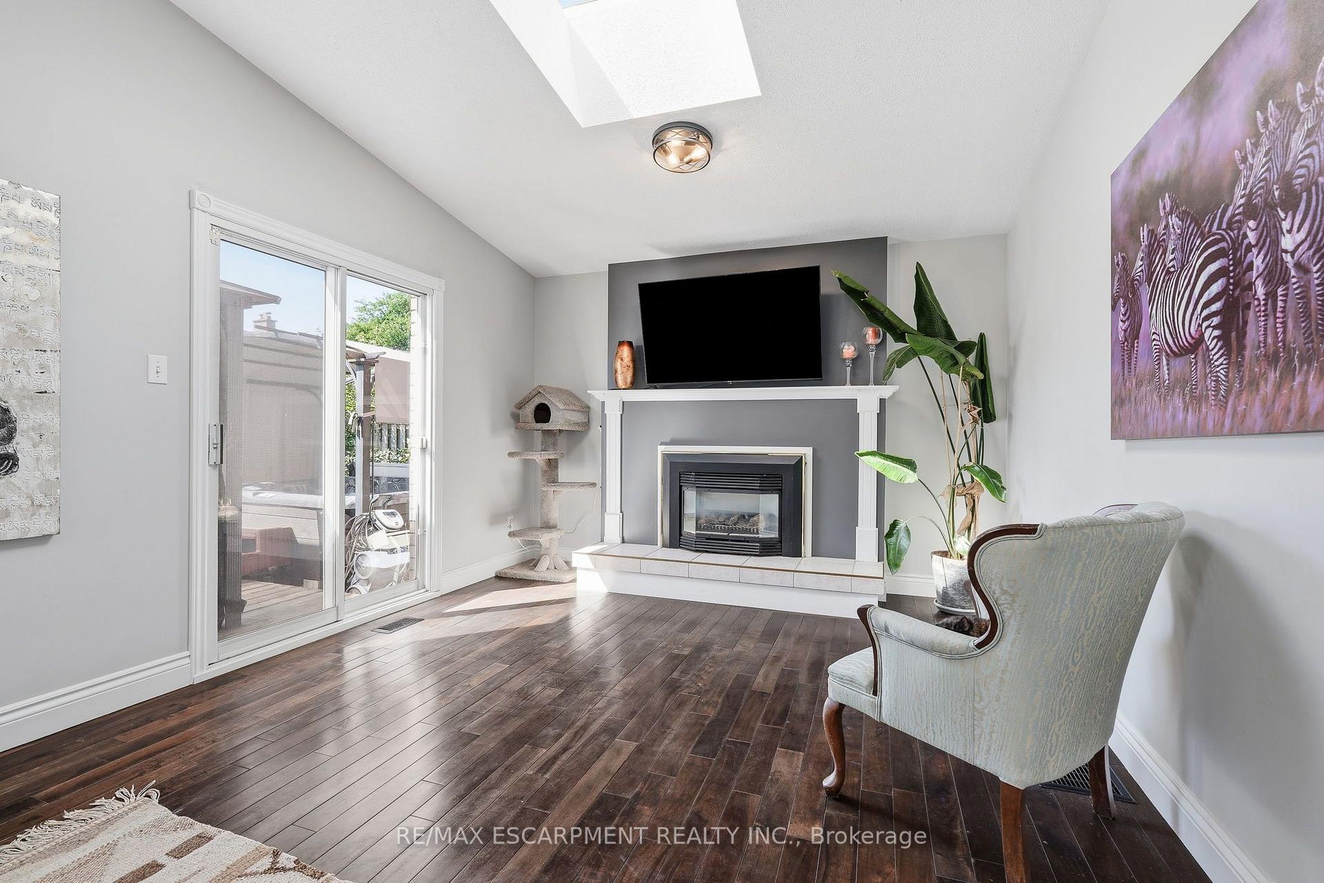 Photo 10 of 25 Winter Way, Brantford, Lion's Park — HOMEH