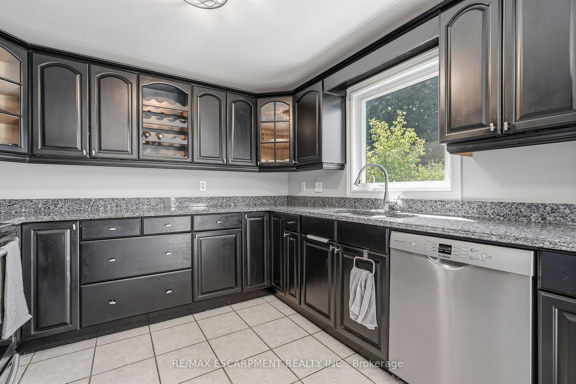 Photo 16 of 25 Winter Way, Brantford, Lion's Park — HOMEH