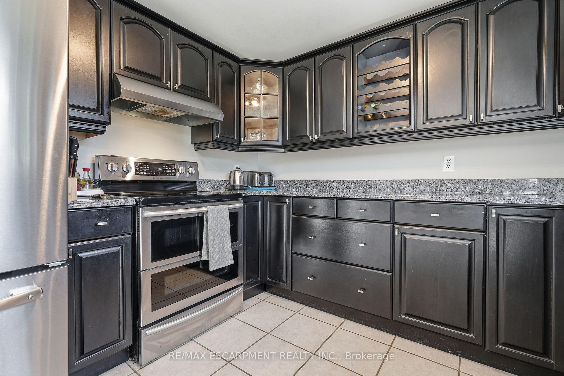 Photo 19 of 25 Winter Way, Brantford, Lion's Park — HOMEH
