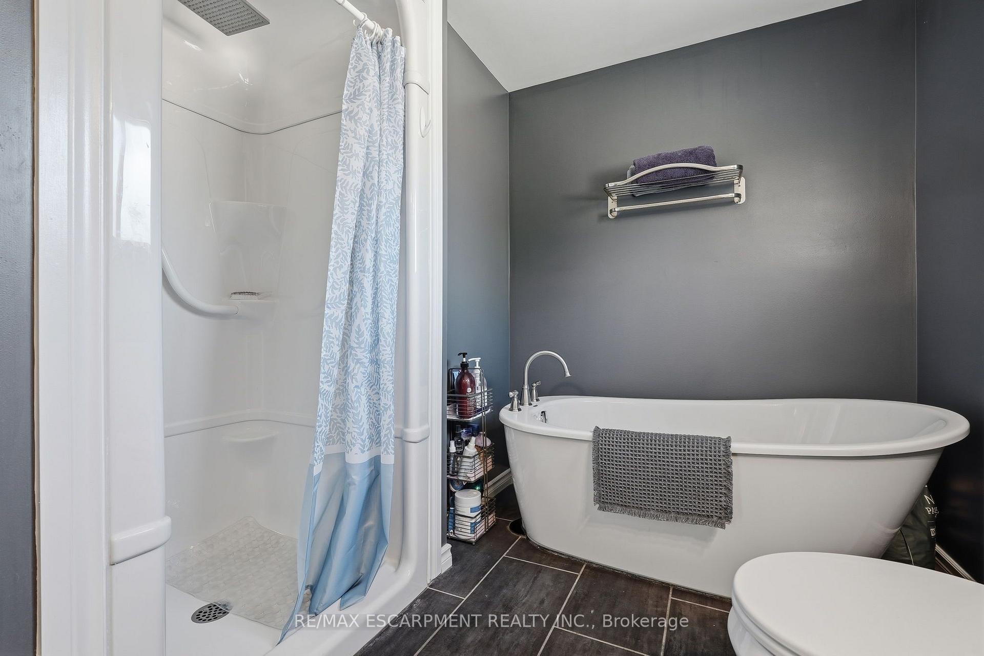 Photo 28 of 25 Winter Way, Brantford, Lion's Park — HOMEH