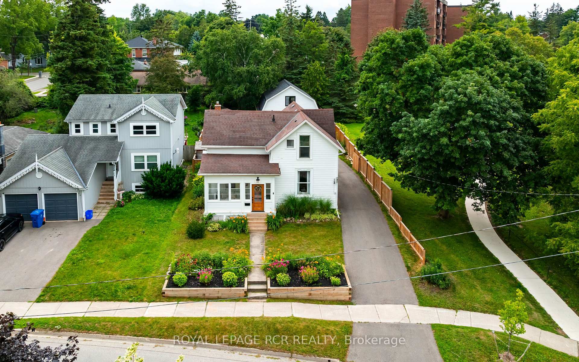 Photo 3 of 22 John Street, Orangeville — HOMEH