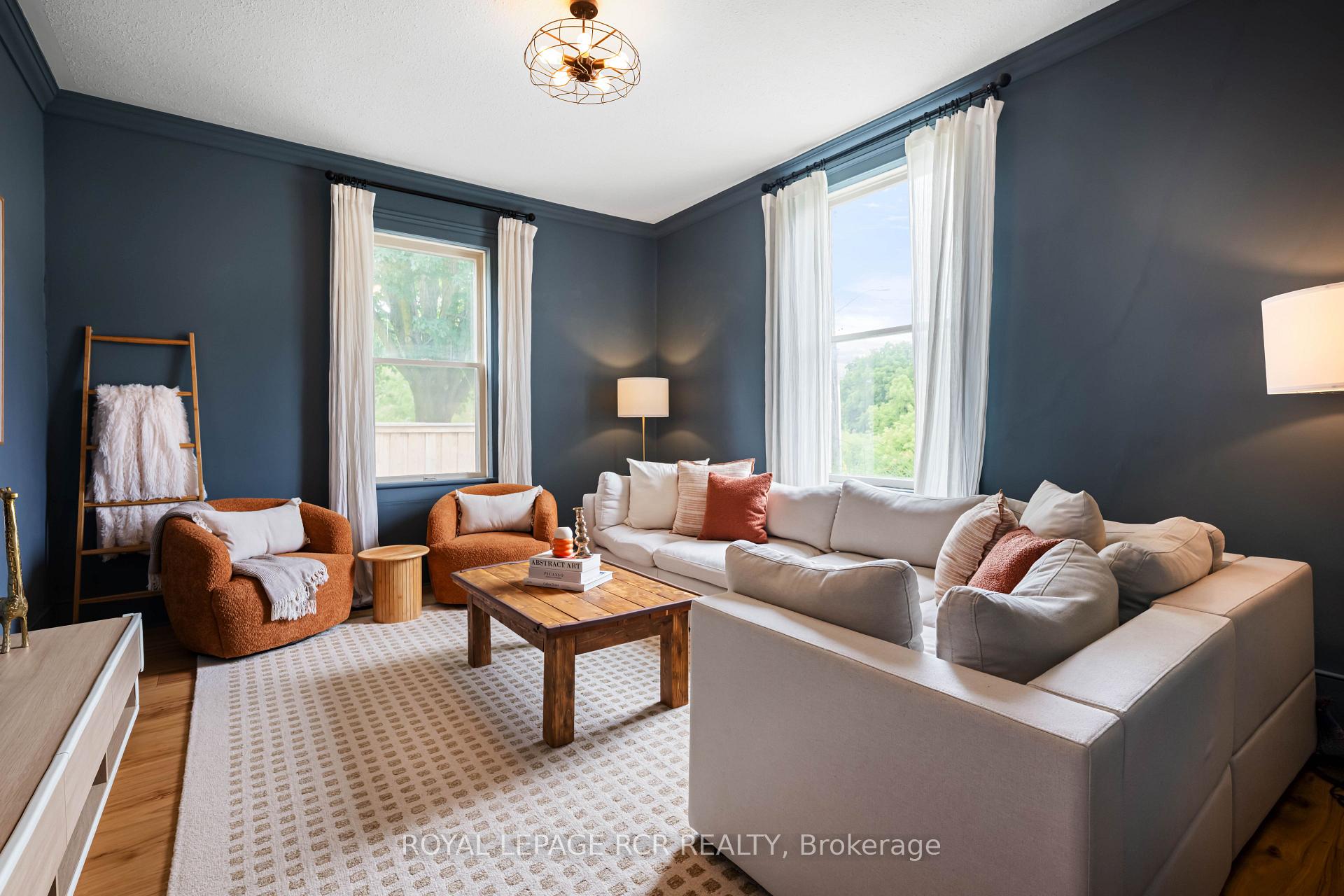 Photo 11 of 22 John Street, Orangeville — HOMEH
