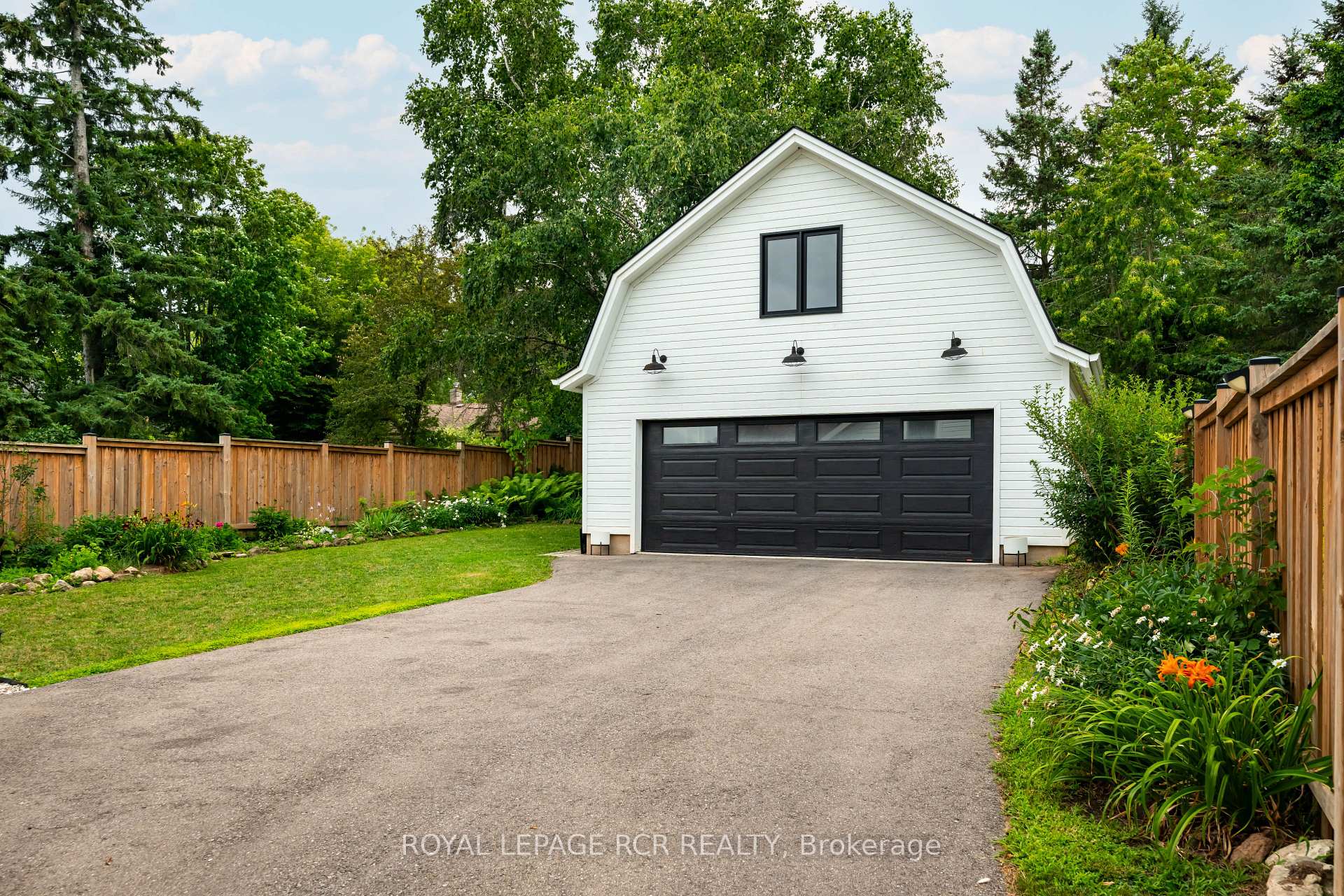 Photo 4 of 22 John Street, Orangeville — HOMEH