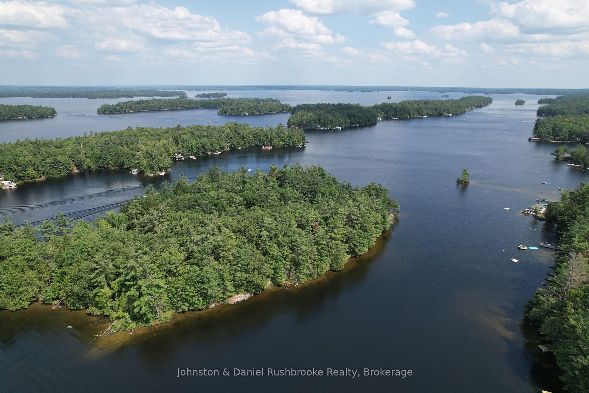 Photo of 2 Island 24LM (Denison)