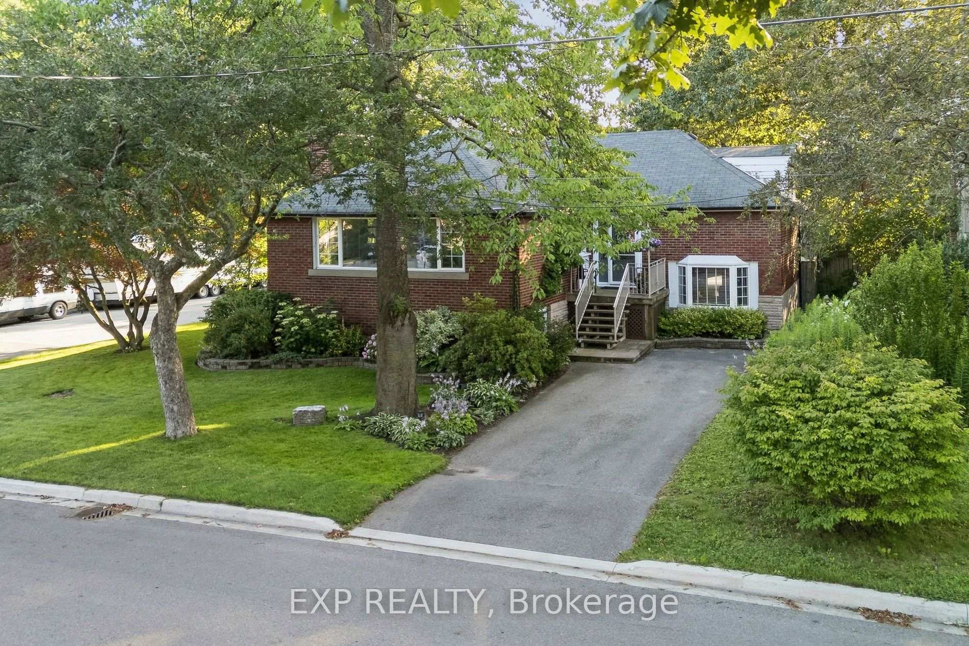 Photo 2 of 44 Thirty Fifth Street, Etobicoke, Long Branch — HOMEH