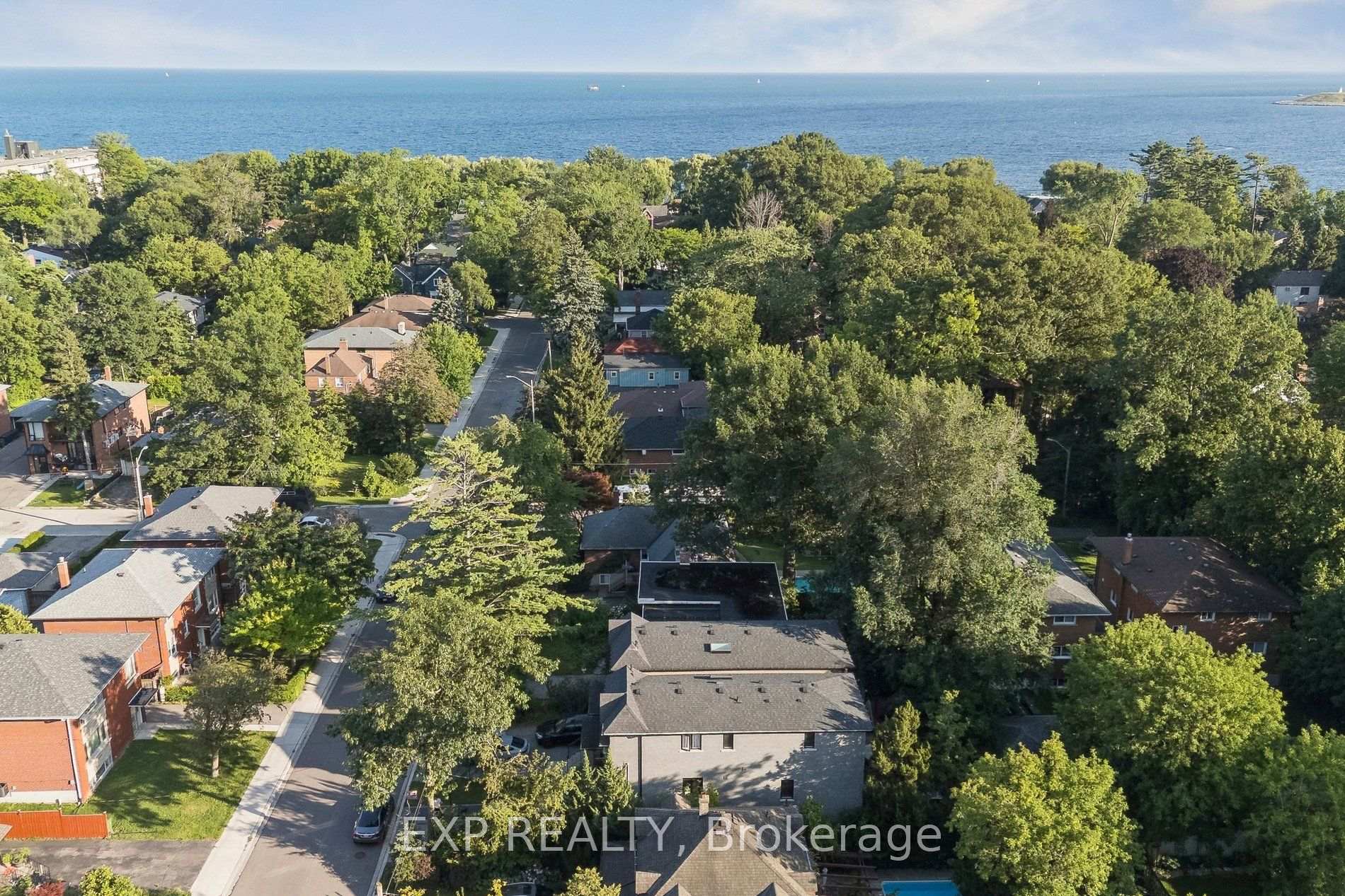 Photo 3 of 44 Thirty Fifth Street, Etobicoke, Long Branch — HOMEH
