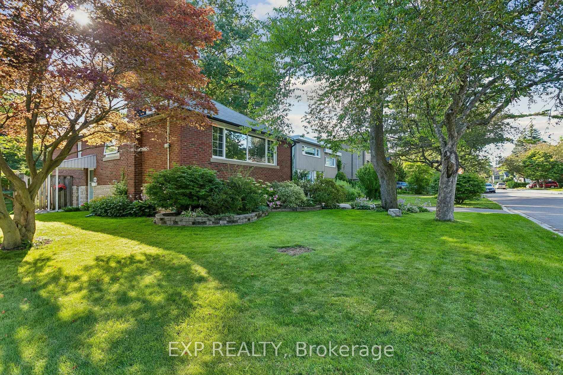 Photo 4 of 44 Thirty Fifth Street, Etobicoke, Long Branch — HOMEH