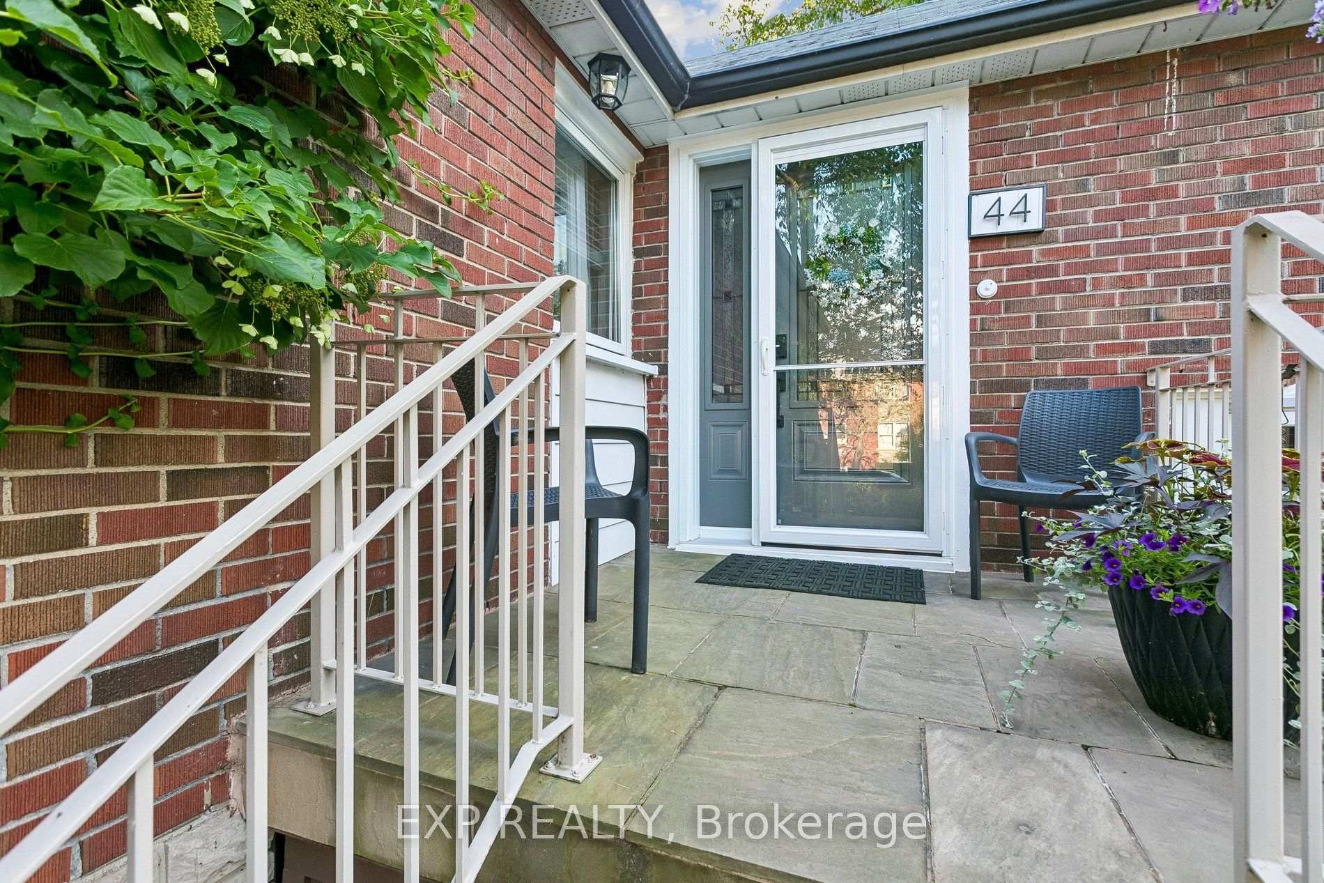Photo 8 of 44 Thirty Fifth Street, Etobicoke, Long Branch — HOMEH