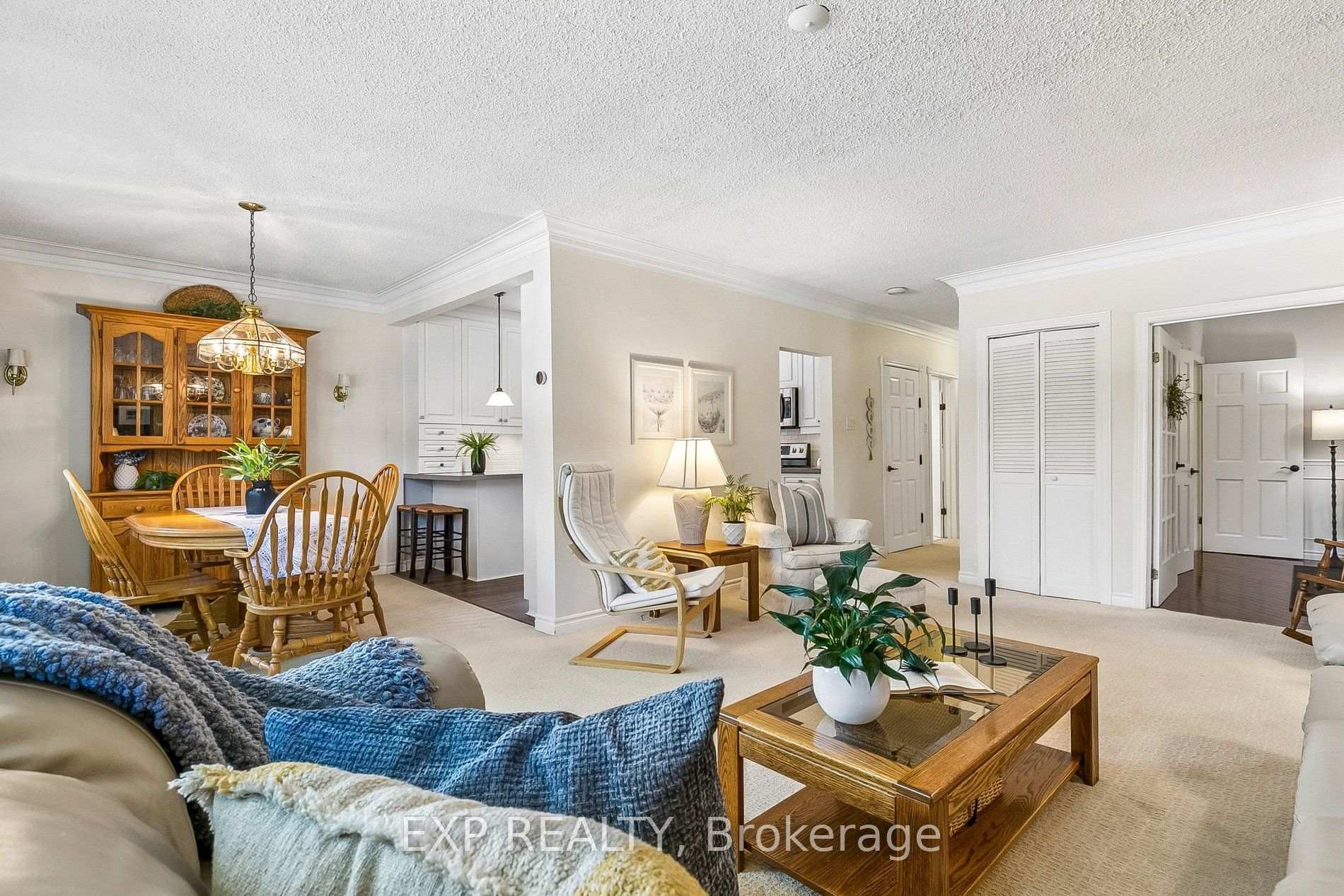 Photo 12 of 44 Thirty Fifth Street, Etobicoke, Long Branch — HOMEH