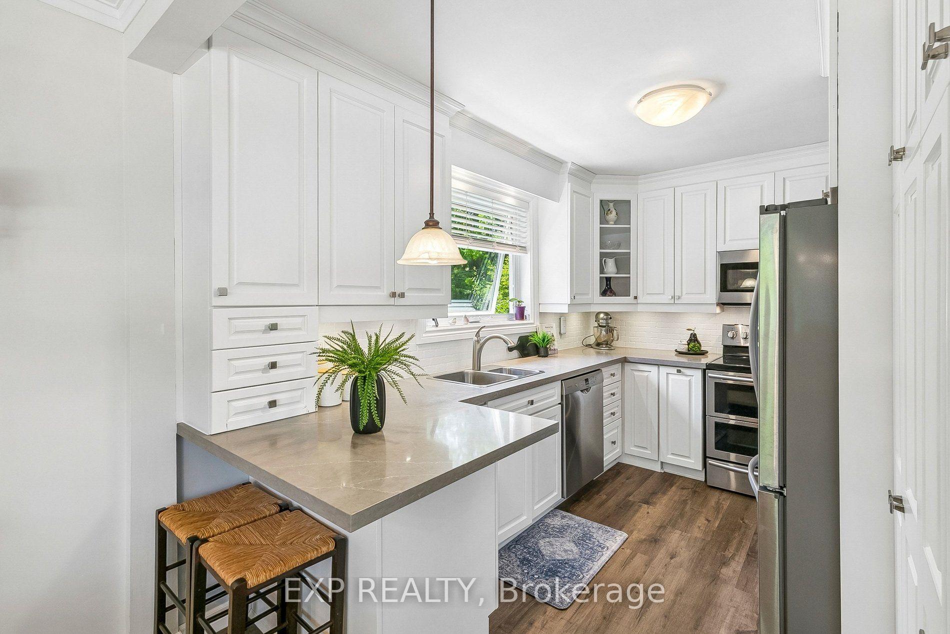 Photo 15 of 44 Thirty Fifth Street, Etobicoke, Long Branch — HOMEH