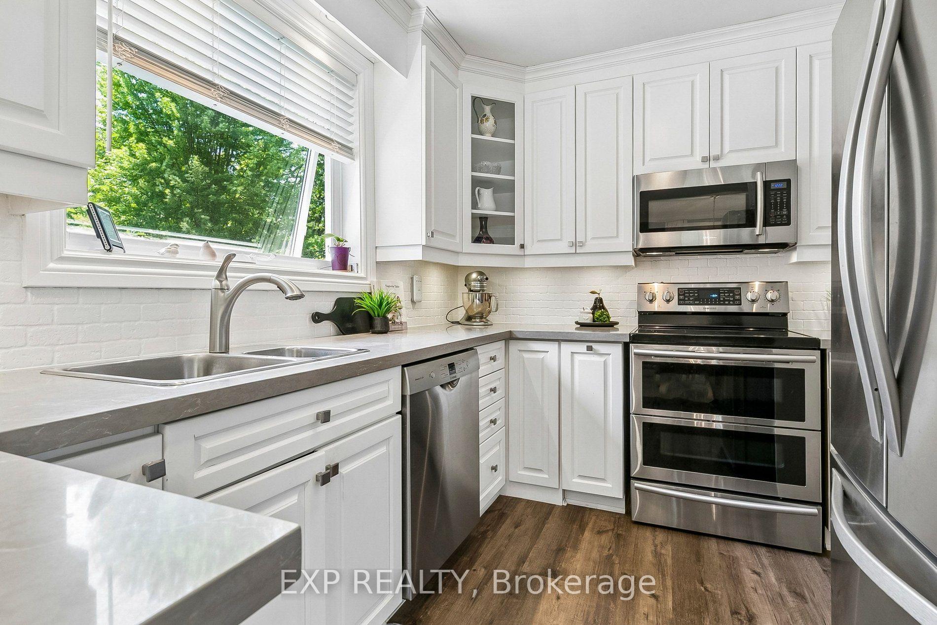 Photo 16 of 44 Thirty Fifth Street, Etobicoke, Long Branch — HOMEH