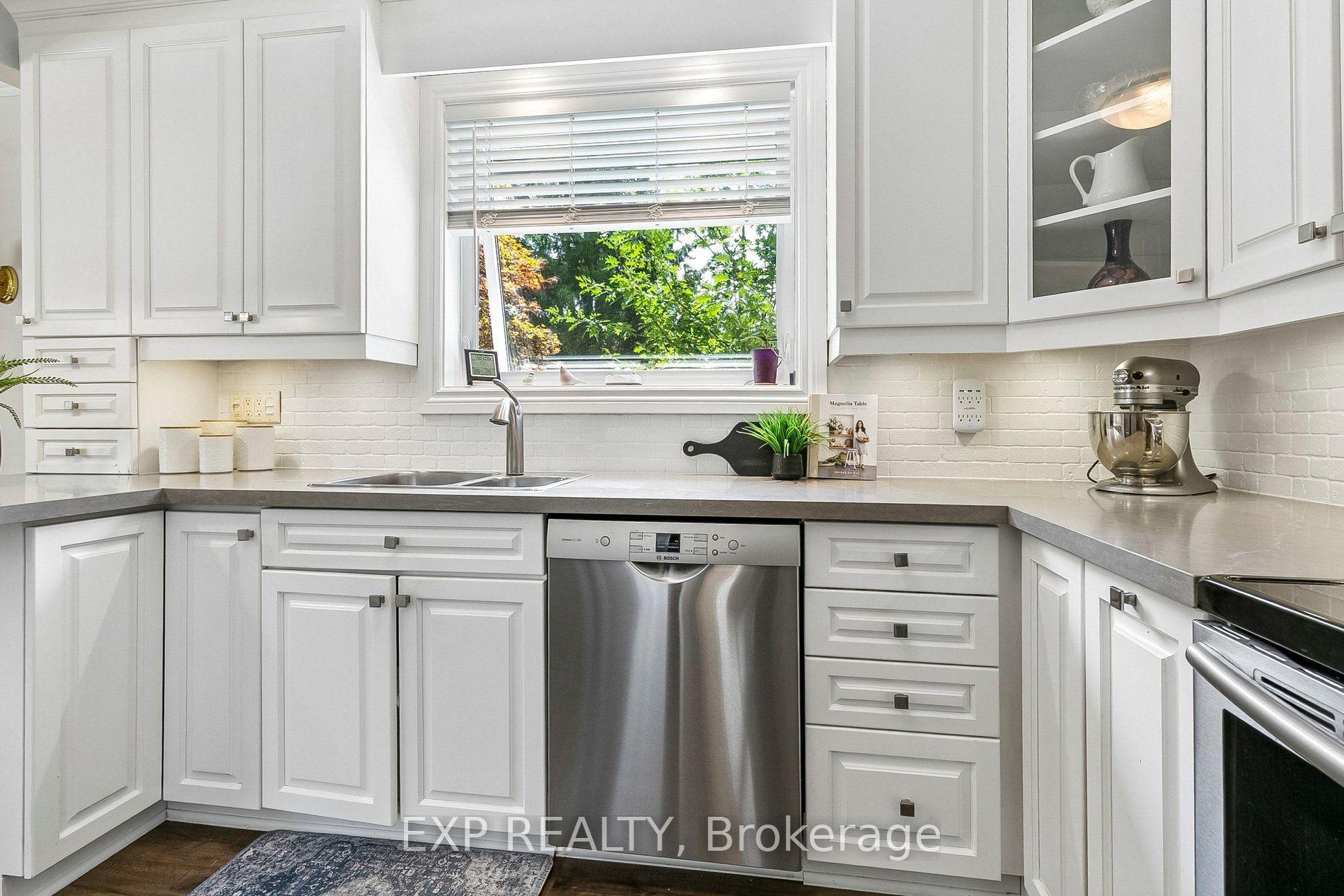 Photo 18 of 44 Thirty Fifth Street, Etobicoke, Long Branch — HOMEH