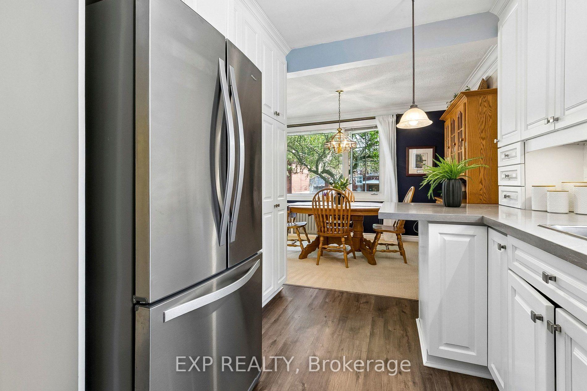 Photo 19 of 44 Thirty Fifth Street, Etobicoke, Long Branch — HOMEH