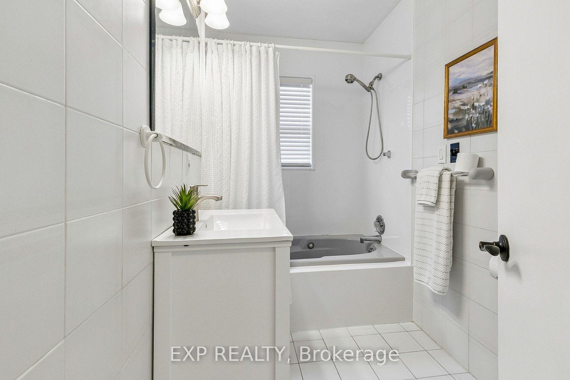 Photo 23 of 44 Thirty Fifth Street, Etobicoke, Long Branch — HOMEH