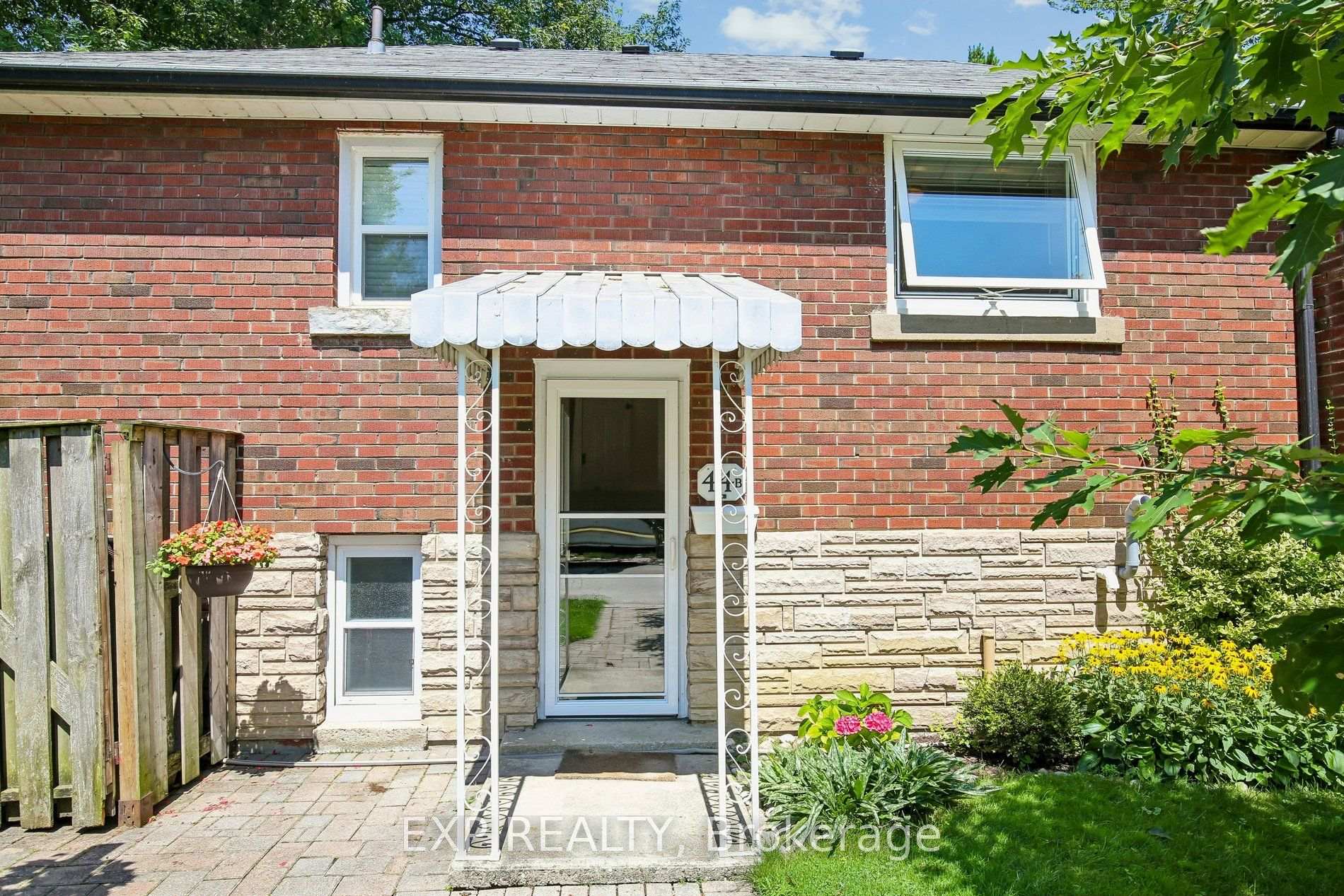 Photo 27 of 44 Thirty Fifth Street, Etobicoke, Long Branch — HOMEH