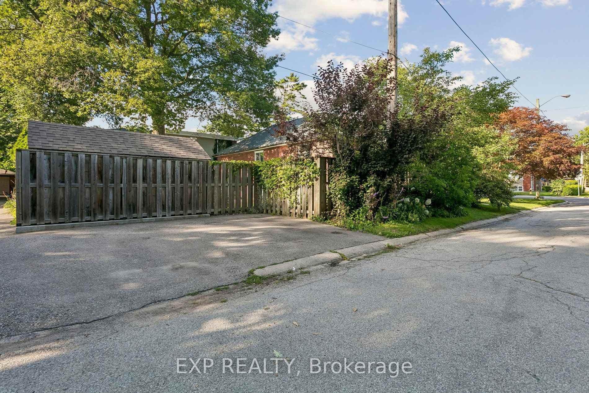 Photo 28 of 44 Thirty Fifth Street, Etobicoke, Long Branch — HOMEH